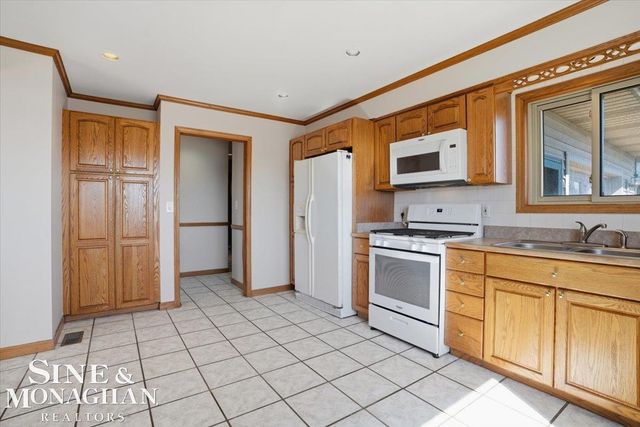 1350 Oakland Avenue, Saint Clair, MI 48079
