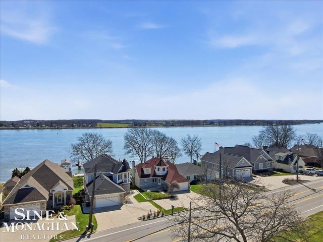1350 Oakland Avenue, Saint Clair, MI 48079