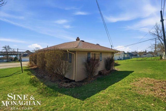1350 Oakland Avenue, Saint Clair, MI 48079