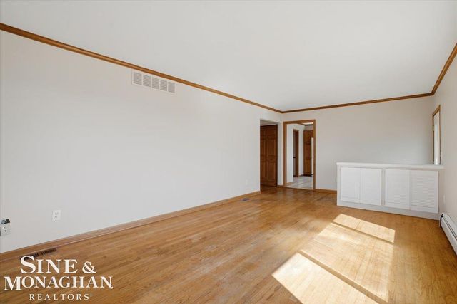 1350 Oakland Avenue, Saint Clair, MI 48079