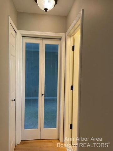 4299 Pine Ridge Court, Ann Arbor, MI 48105