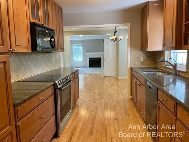 4299 Pine Ridge Court, Ann Arbor, MI 48105