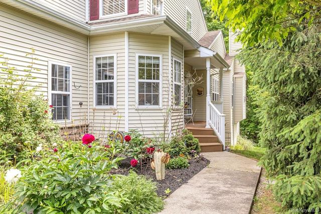 202 Pondview Loop 202, Wappingers Falls, NY 12590