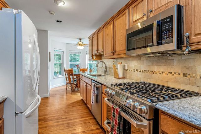 202 Pondview Loop 202, Wappingers Falls, NY 12590