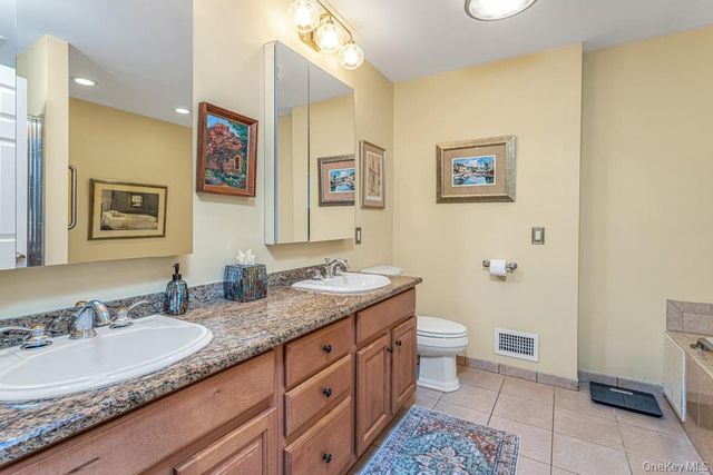 202 Pondview Loop 202, Wappingers Falls, NY 12590