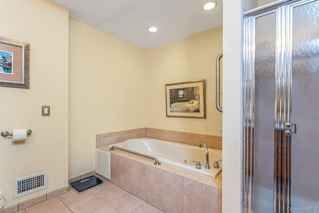 202 Pondview Loop 202, Wappingers Falls, NY 12590