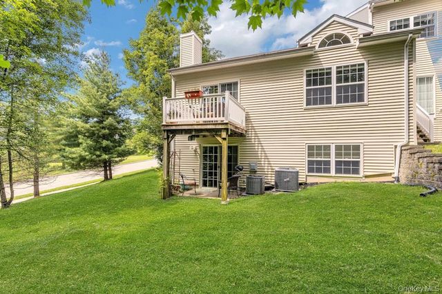 202 Pondview Loop 202, Wappingers Falls, NY 12590