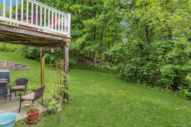 202 Pondview Loop 202, Wappingers Falls, NY 12590