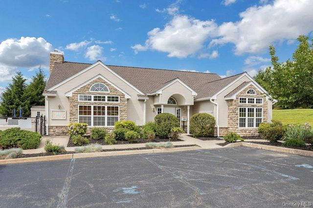 202 Pondview Loop 202, Wappingers Falls, NY 12590