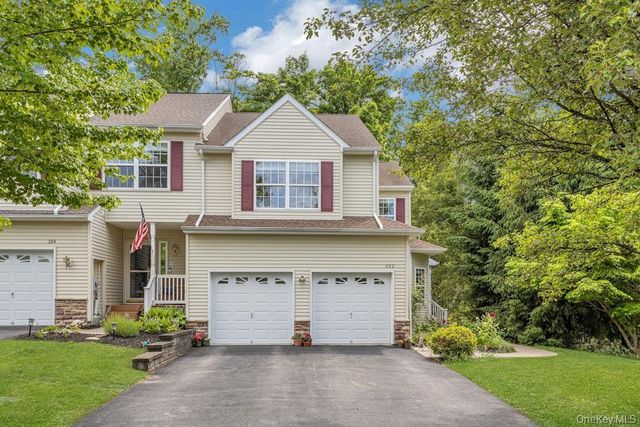 202 Pondview Loop 202, Wappingers Falls, NY 12590