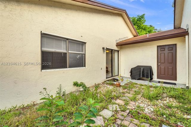 6633 N Parkway Dr 5-7, Margate, FL 33068