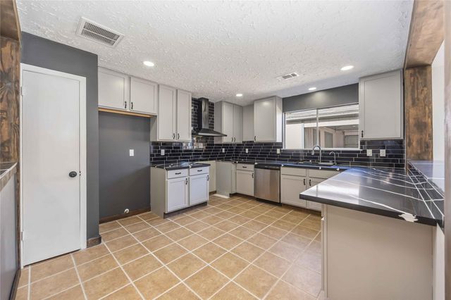 16103 Grassy Creek Drive, Houston, TX 77082