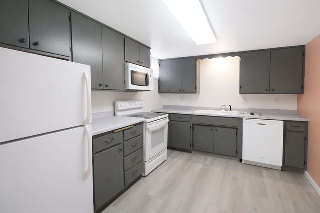 420 14th Street S, Moorhead, MN 56560