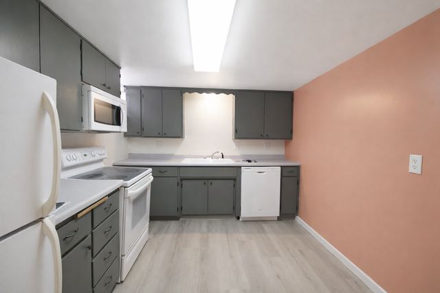 420 14th Street S, Moorhead, MN 56560