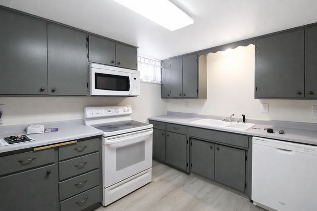 420 14th Street S, Moorhead, MN 56560