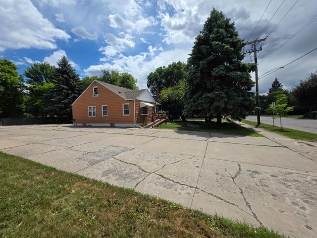 420 14th Street S, Moorhead, MN 56560