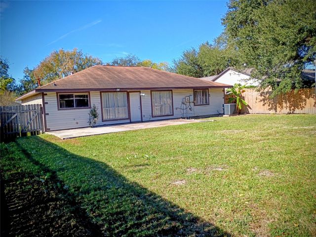 7818 Hiawatha Street, Baytown, TX 77521