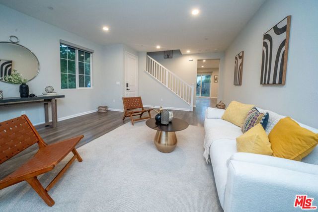 15602 Lilli Way, Van Nuys (los Angeles), CA 91406