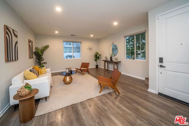 15602 Lilli Way, Van Nuys (los Angeles), CA 91406