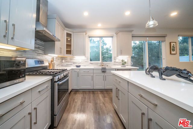 15602 Lilli Way, Van Nuys (los Angeles), CA 91406