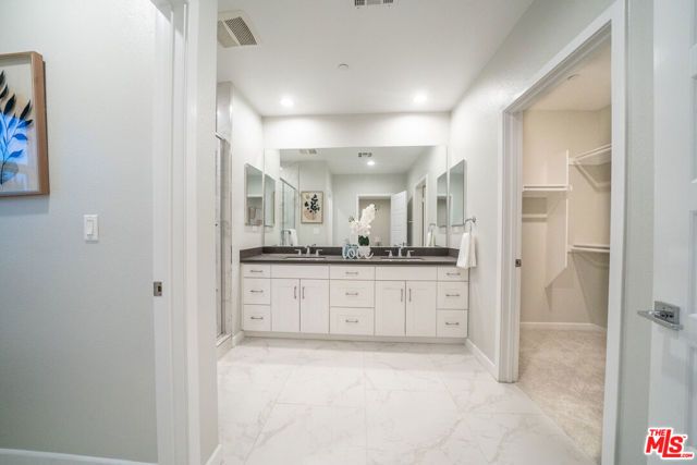 15602 Lilli Way, Van Nuys (los Angeles), CA 91406