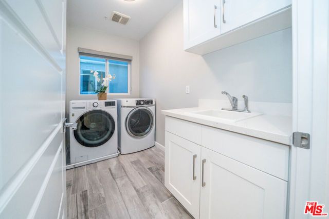 15602 Lilli Way, Van Nuys (los Angeles), CA 91406