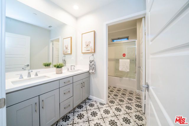 15602 Lilli Way, Van Nuys (los Angeles), CA 91406