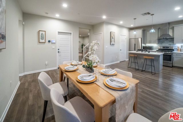 15602 Lilli Way, Van Nuys (los Angeles), CA 91406