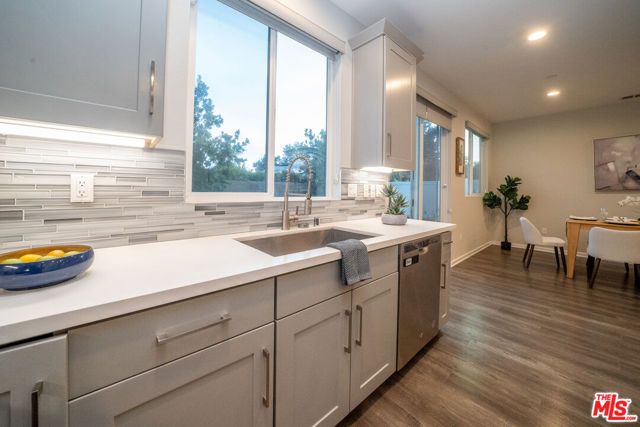 15602 Lilli Way, Van Nuys (los Angeles), CA 91406
