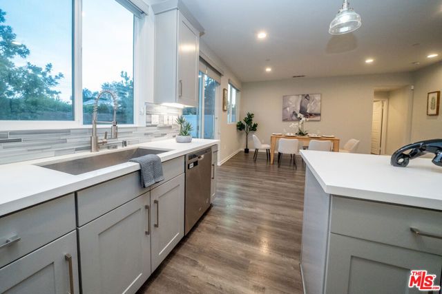 15602 Lilli Way, Van Nuys (los Angeles), CA 91406