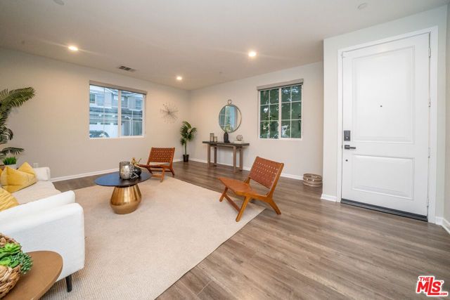 15602 Lilli Way, Van Nuys (los Angeles), CA 91406