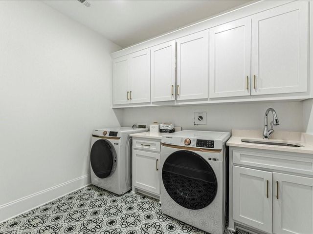 255 Cicely Way, Tyrone, GA 30290