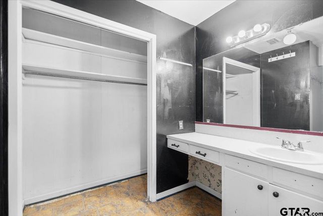 2005 Happy Street, Mt Pleasant, TX 75455