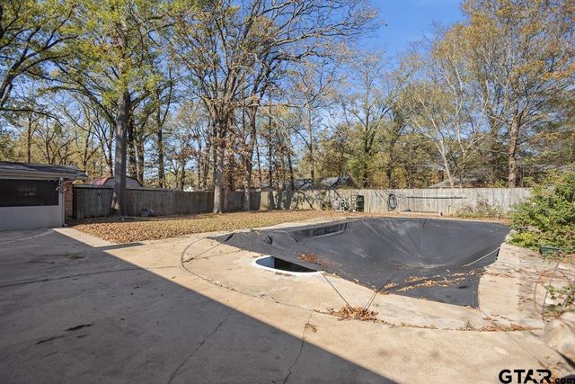 2005 Happy Street, Mt Pleasant, TX 75455