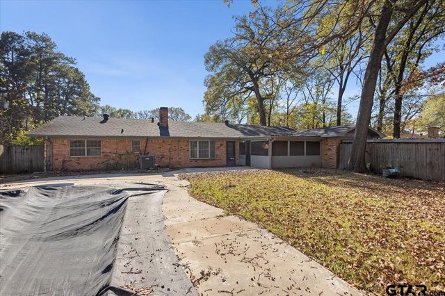 2005 Happy Street, Mt Pleasant, TX 75455