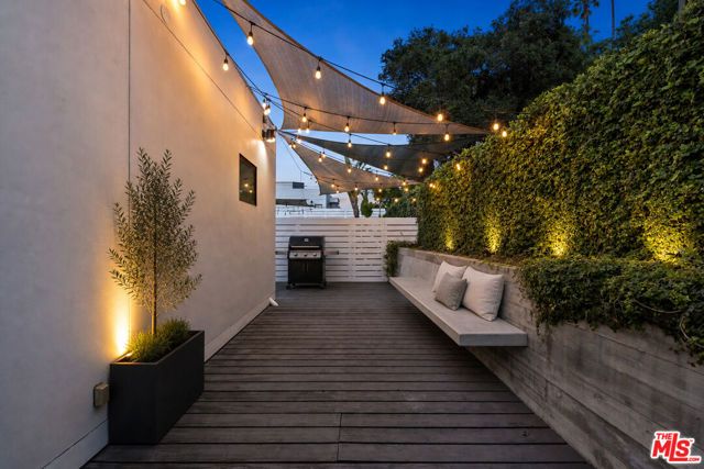 2412 Riverside Drive, Los Angeles, CA 90039