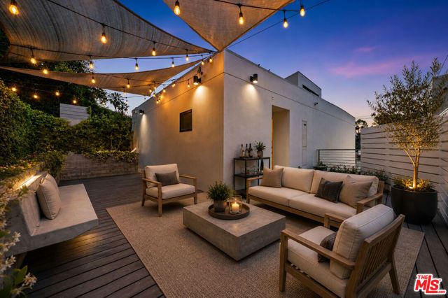 2412 Riverside Drive, Los Angeles, CA 90039