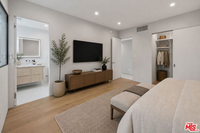 2412 Riverside Drive, Los Angeles, CA 90039