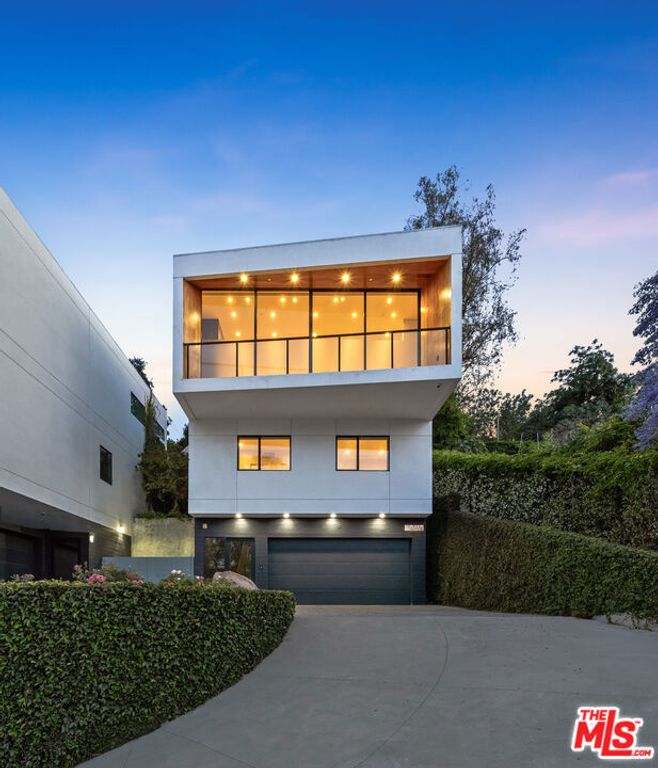 2412 Riverside Drive, Los Angeles, CA 90039
