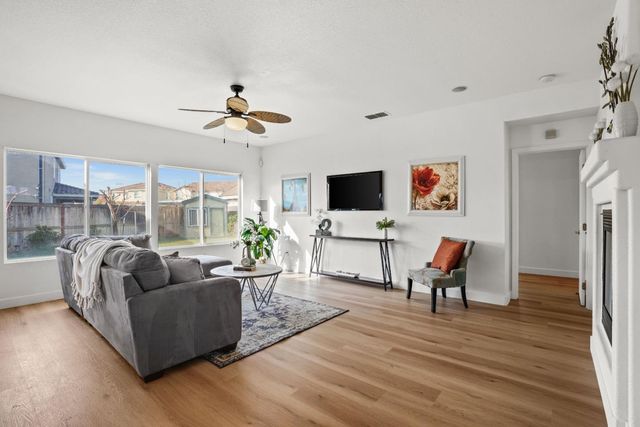 9942 Valderama Way, Sacramento, CA 95829