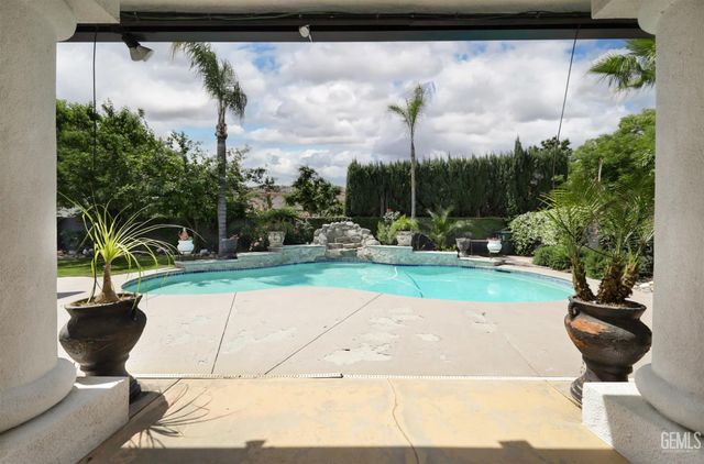 10505 Finchley Drive, Bakersfield, CA 93311