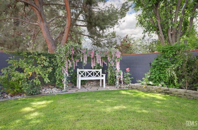 10505 Finchley Drive, Bakersfield, CA 93311