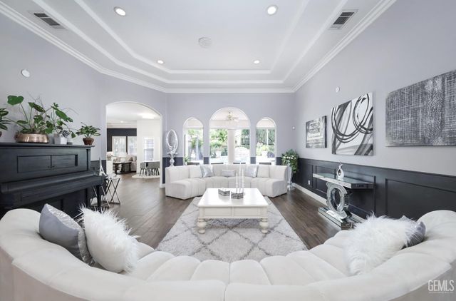 10505 Finchley Drive, Bakersfield, CA 93311