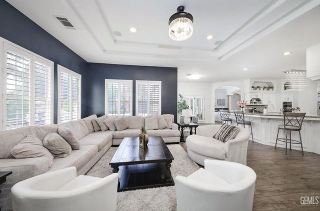 10505 Finchley Drive, Bakersfield, CA 93311