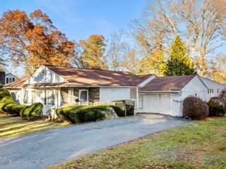 24 Highland Ter, Taunton, MA 02780