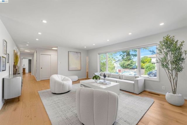 3740 Sky Ct, San Mateo, CA 94403