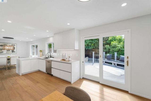 3740 Sky Ct, San Mateo, CA 94403