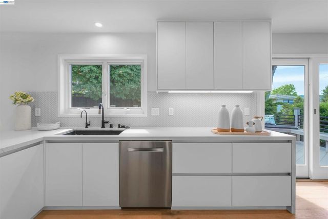 3740 Sky Ct, San Mateo, CA 94403