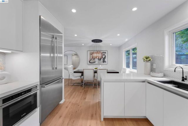 3740 Sky Ct, San Mateo, CA 94403