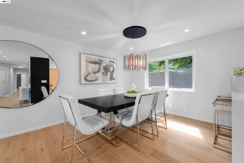 Image 18 of property listing at 3740 Sky Ct, San Mateo, CA 94403